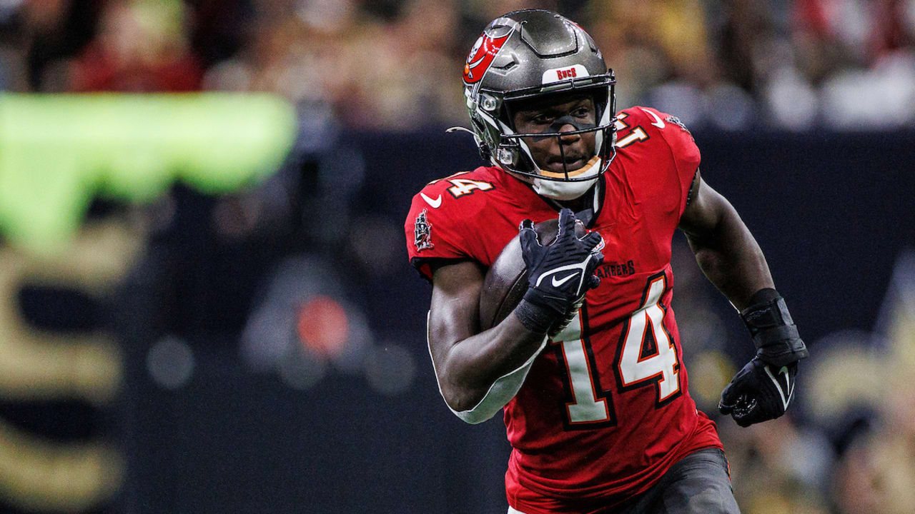 Bucs' Godwin out for season with torn ACL in right knee