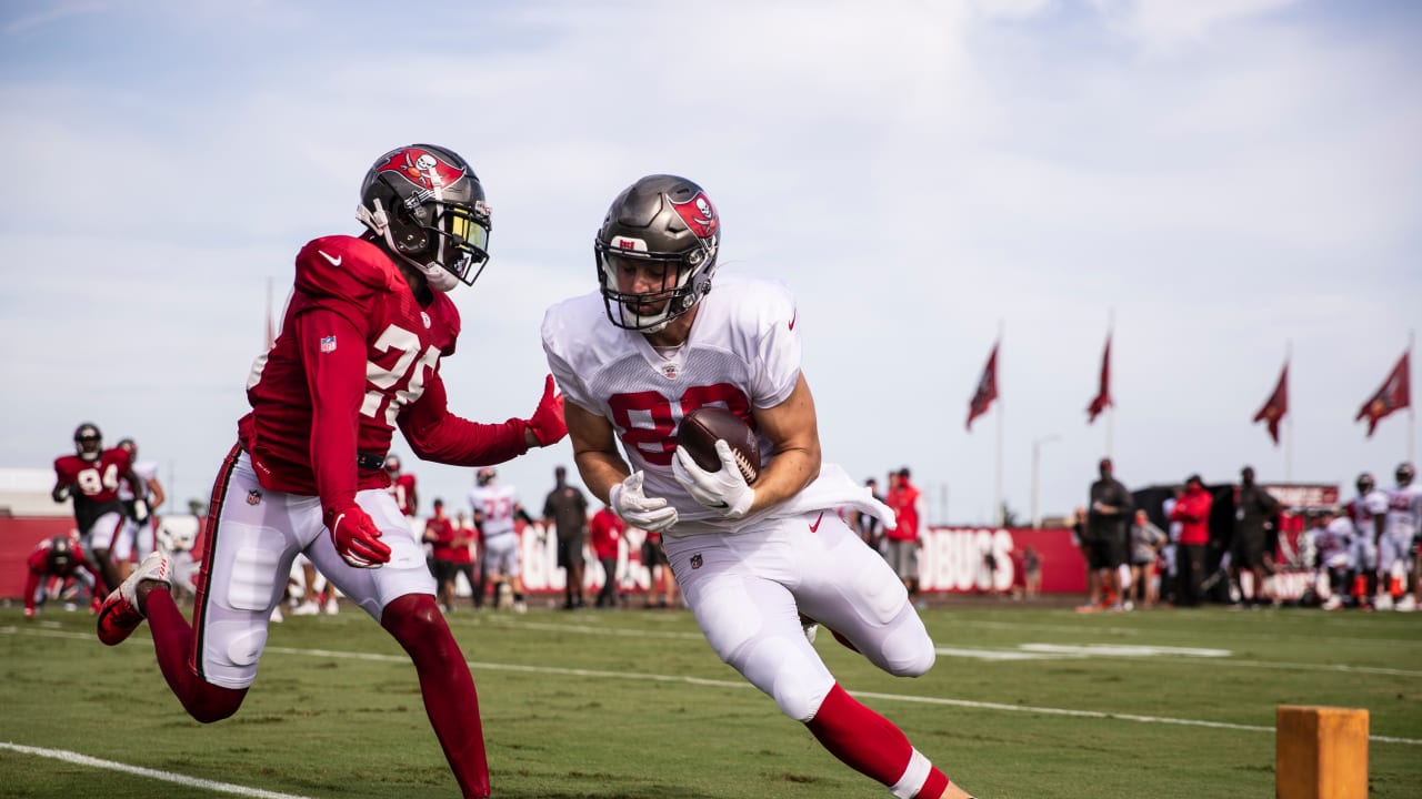 Bucs Promote TE Tanner Hudson to Active Roster