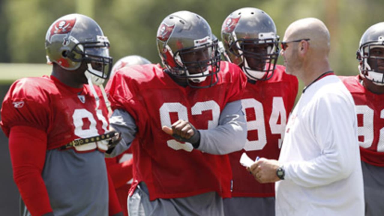 Tampa Bay Buccaneers linebacker Niko Koutouvides (53) works out