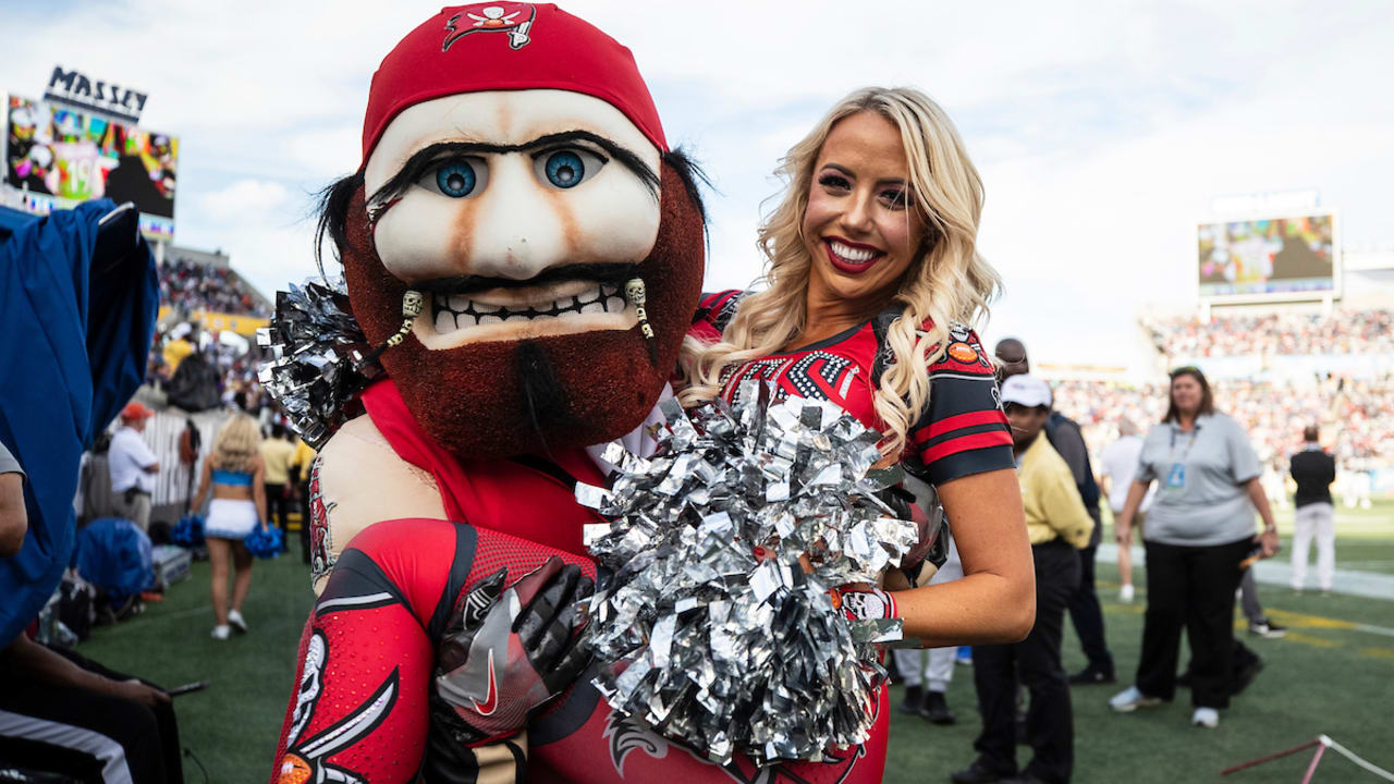 Bucs Cheerleader Spotlight: Brittany