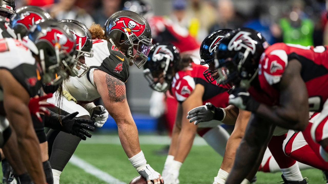 Austin Hooper, Grady Jarrett during first 2020 Pro Bowl practice