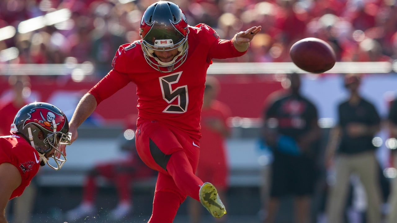 Buccaneers sign kicker Cairo Santos