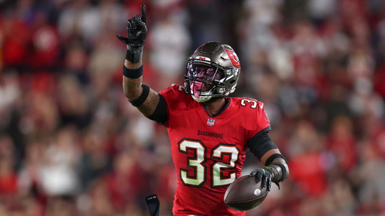 2022 Roundtable: Name a Buccaneer Player Who Needs to Have a Strong Preseason Showing - Vimarsana News