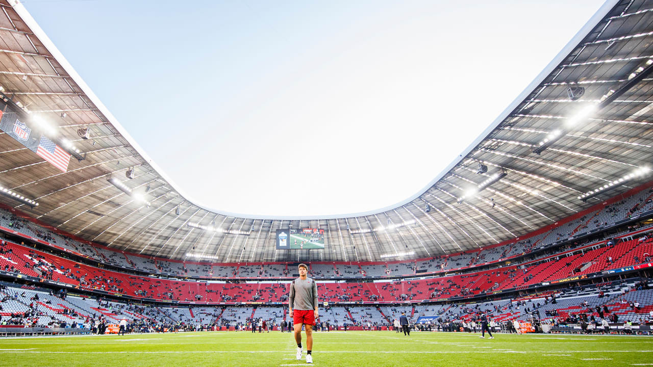 Brady & the Buccaneers train at the FC Bayern Campus, Seahawks