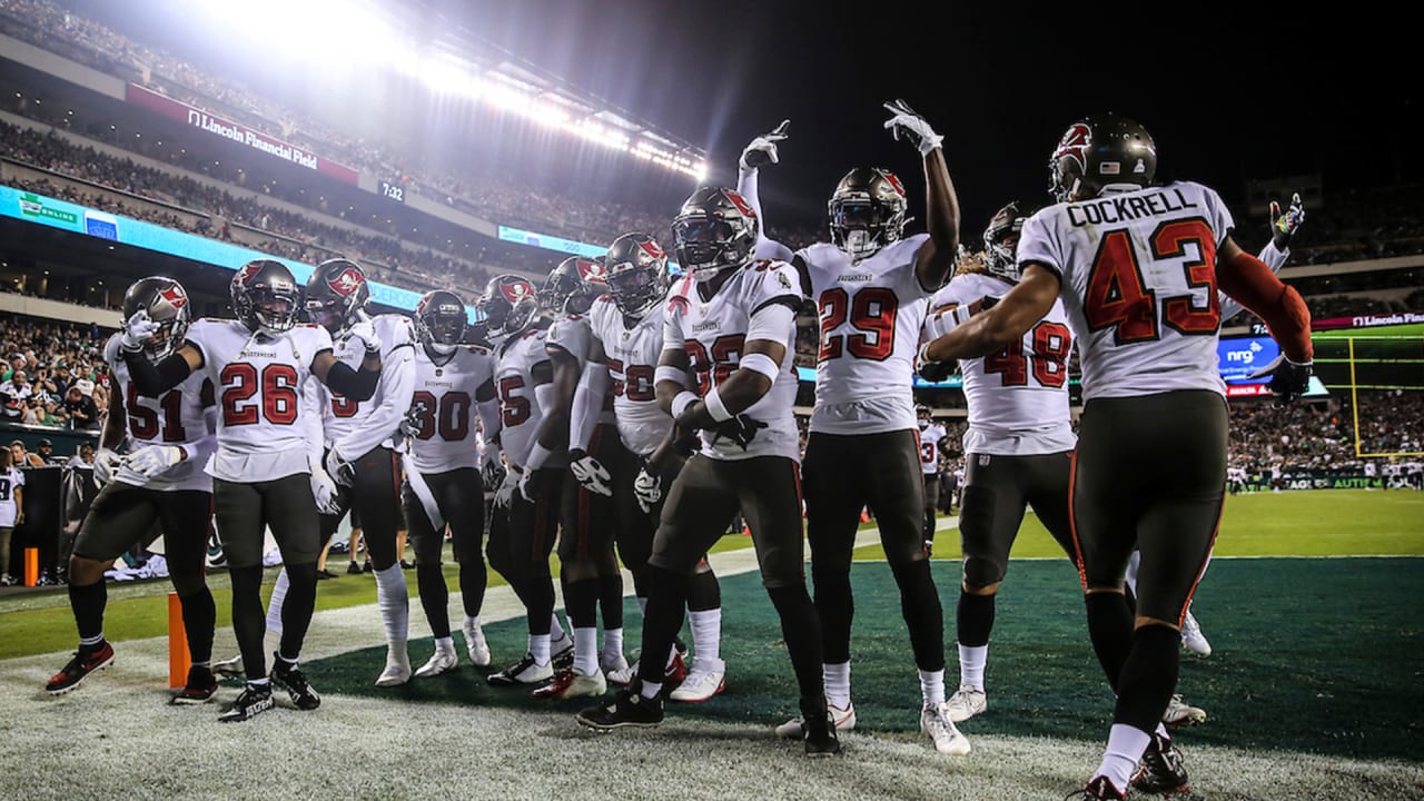 Bucs Celebrate NFC South Title Win, Clinching Playoffs 