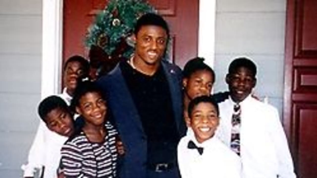 Warrick Dunn, Tampa Bay's Diminutive Home-Run Threat - Tampa Bay Buccaneers, BucsGameday