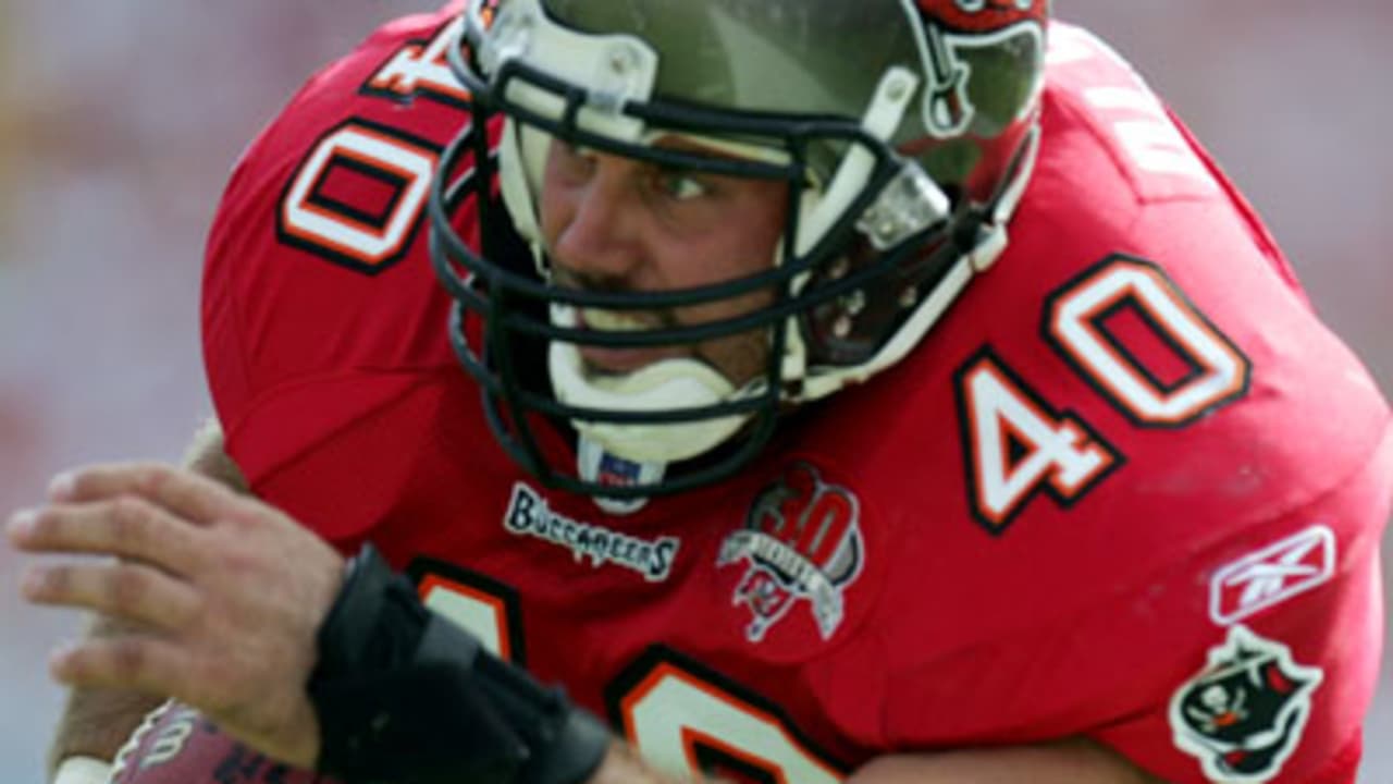 Tampa Bay Buccaneers' fullback Mike Alstott heads for the locker