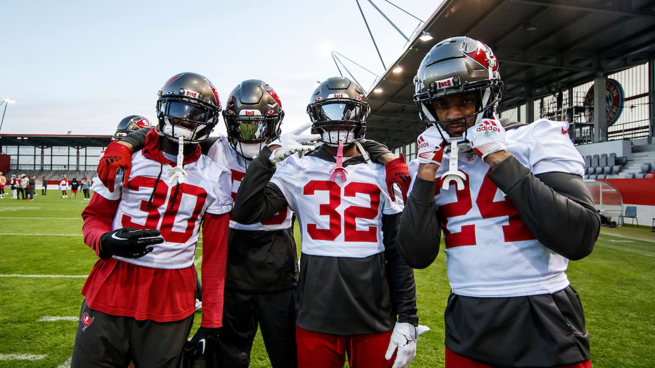 Brady & the Buccaneers train at the FC Bayern Campus, Seahawks