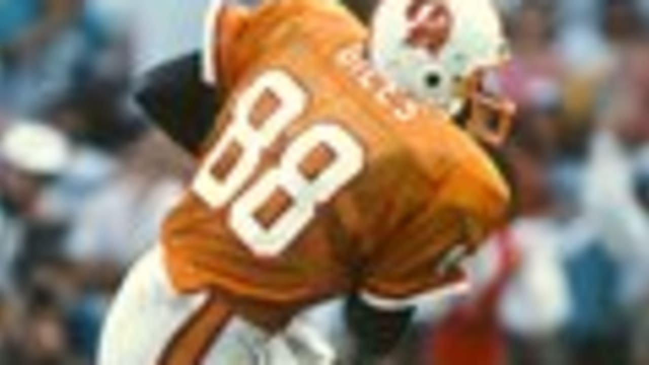 Jimmie Giles, the Best TE in Bucs History - Tampa Bay Buccaneers