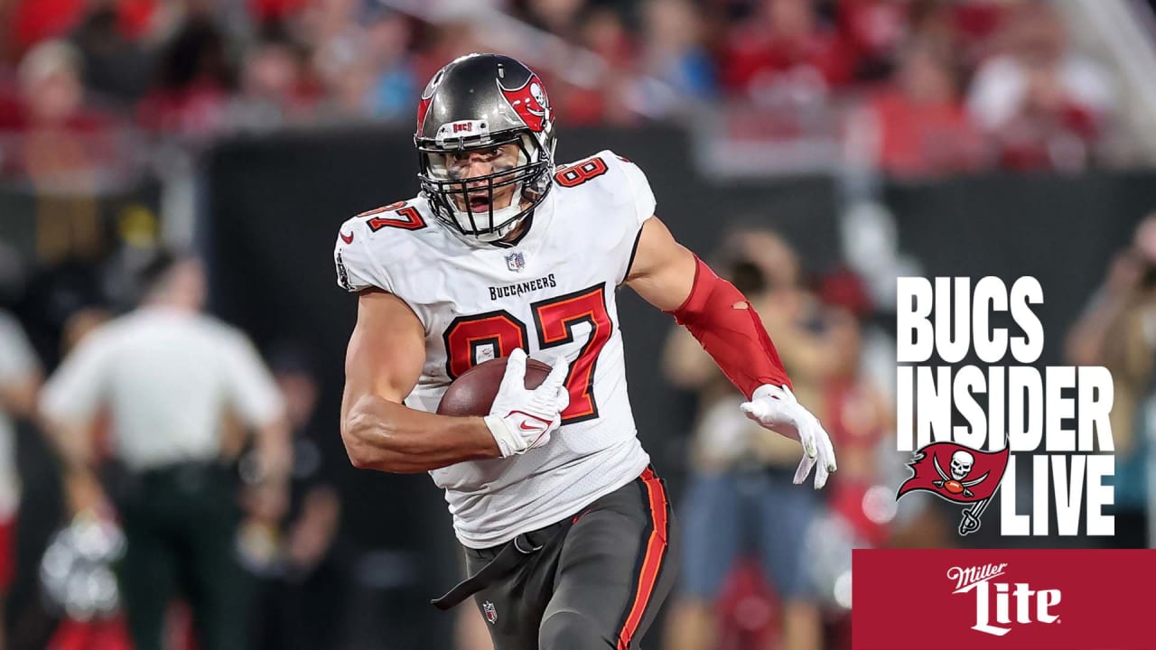 Buccaneers unveil first photos of Rob Gronkowski in team uniform