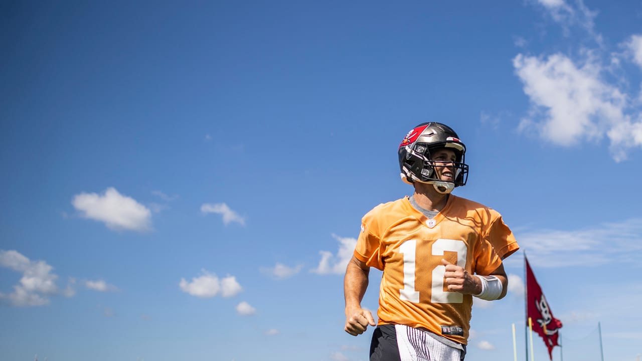 Bucs training camp: Tyler Johnson hauls in 1-handed TD from Tom Brady