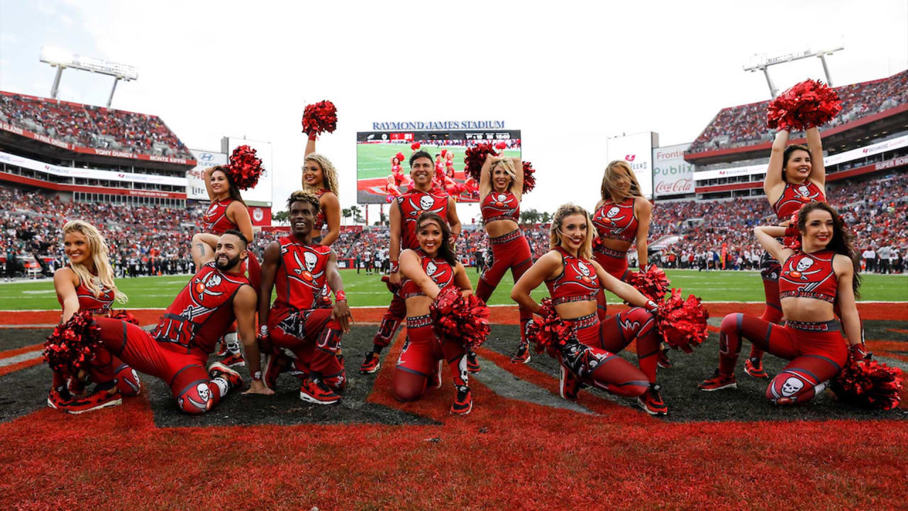 Tampa Bay Buccaneers Cheerleaders, Eagles at Buccaneers 091…