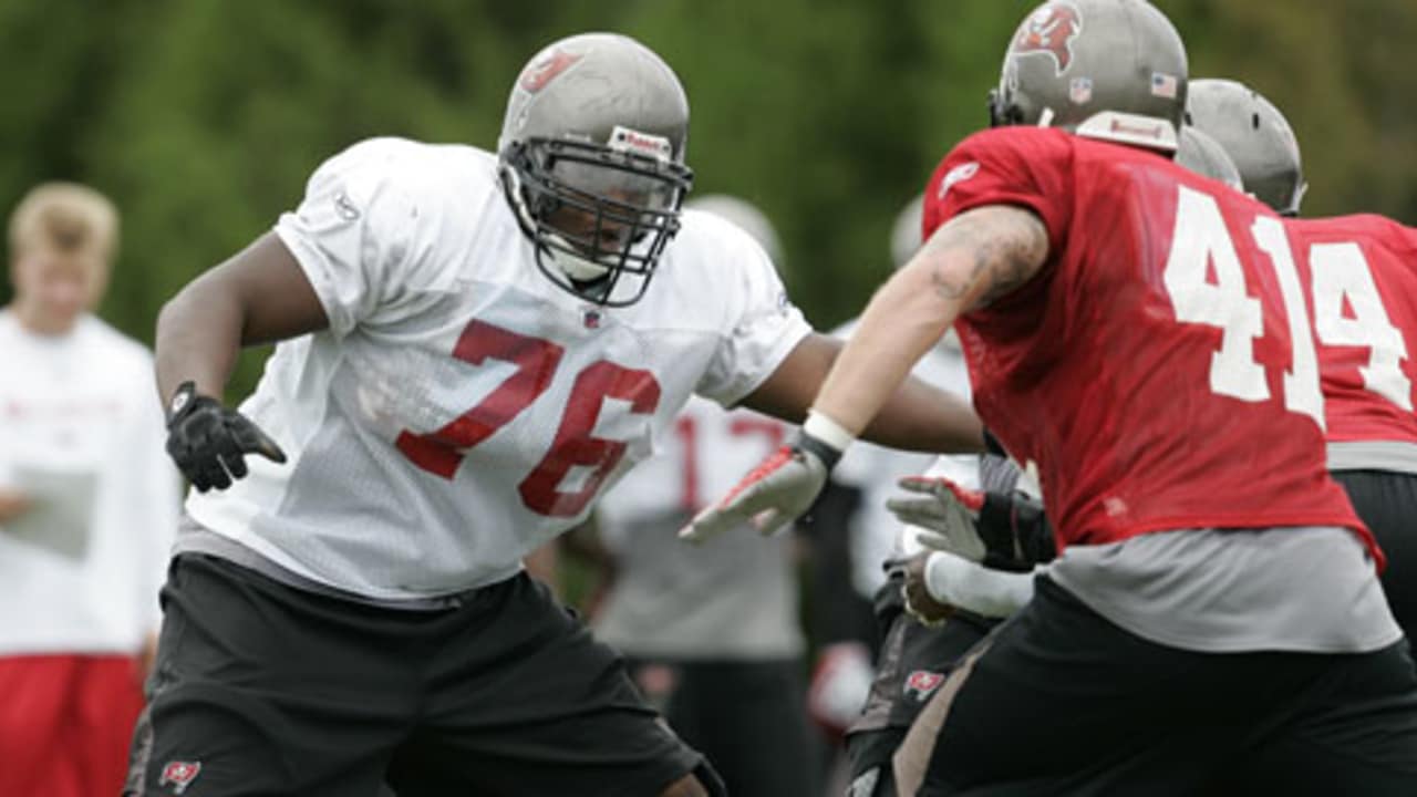 49ers Rookie Lineman Draws Rave Reviews From his Coaches