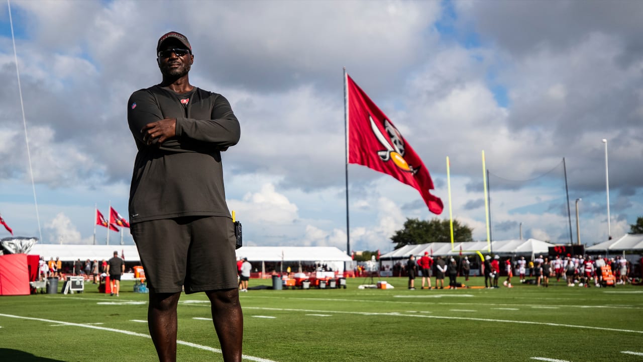 TAMPA, FL - JUL 26: Alex Cappa (65) goes thru a drill during the Tampa Bay  Buccaneers Training Camp on July 26, 2021 at the AdventHealth Training  Center at One Buccaneer Place