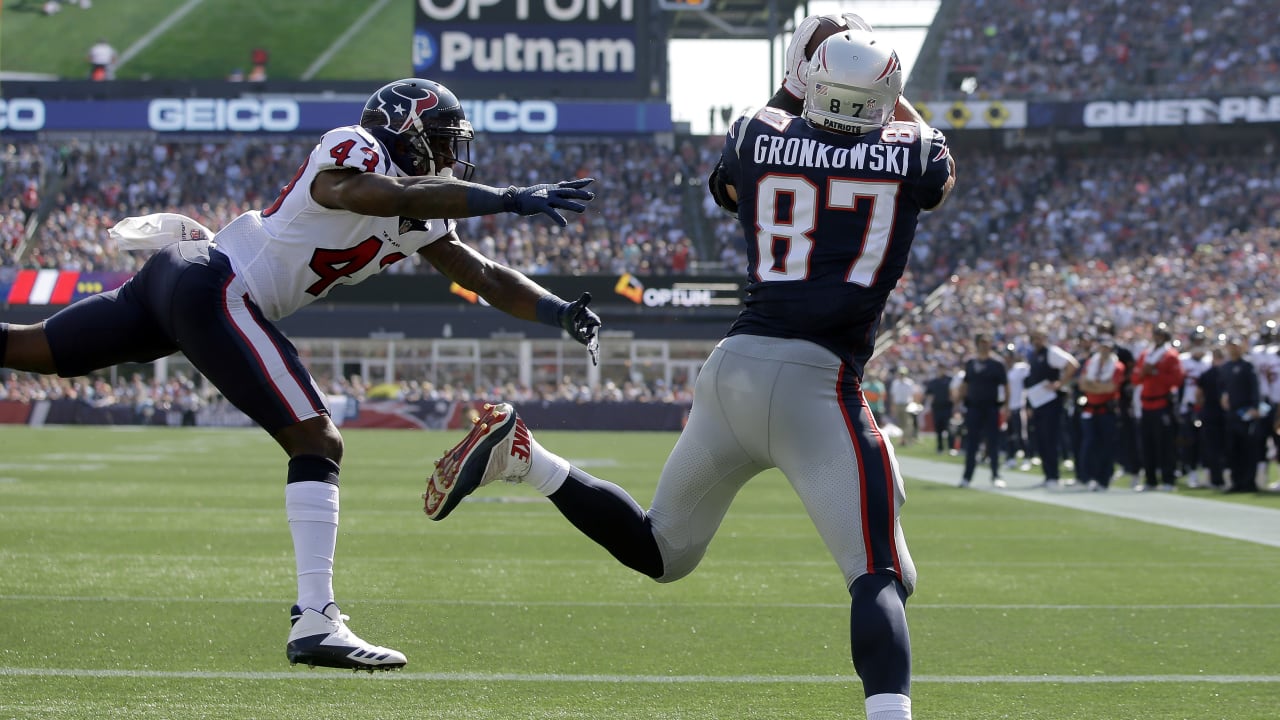 Buccaneers Trade Patriots for TE Rob Gronkowski - Full Details