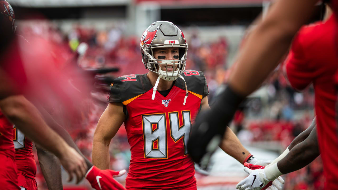 See the surreal photos of Rob Gronkowski in a Buccaneers jersey