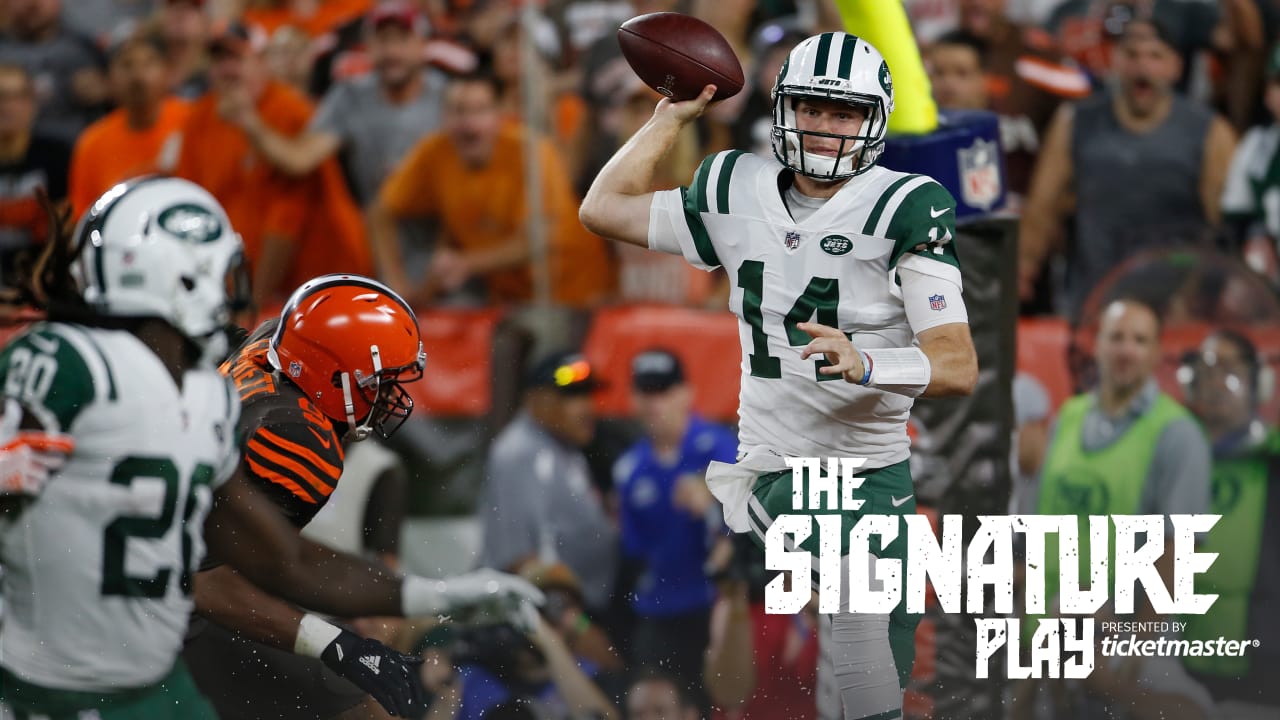 NY Jets ready to begin Sam Darnold era - with his signature