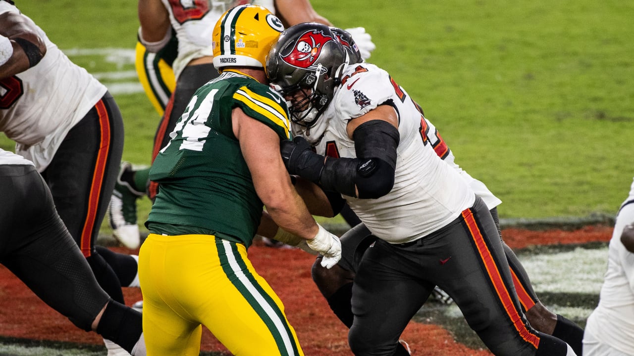 Boy tackled by security after running on field at Bucs game