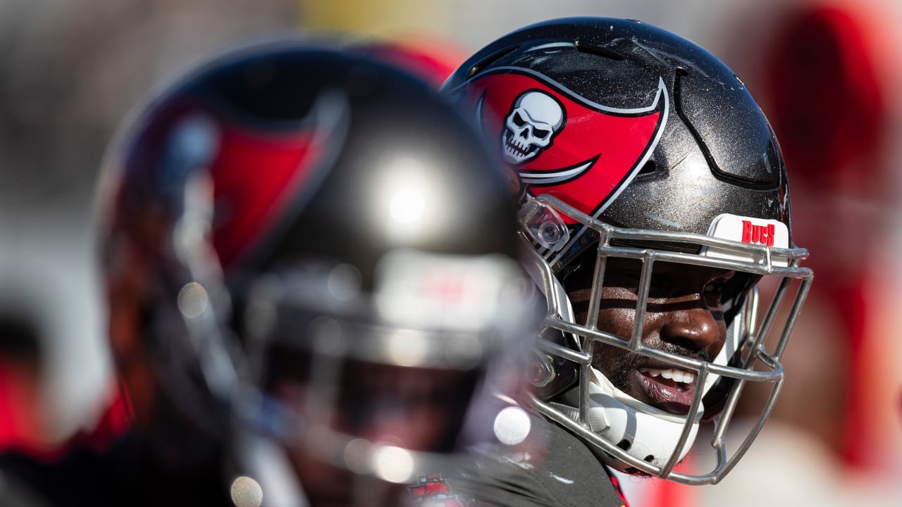 Buccaneers' Shaq Barrett explains jersey number change