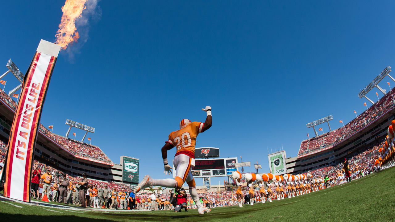 Cornerbacks Jamel Dean, Sean Murphy-Bunting draw notice on first day of  rookie minicamp