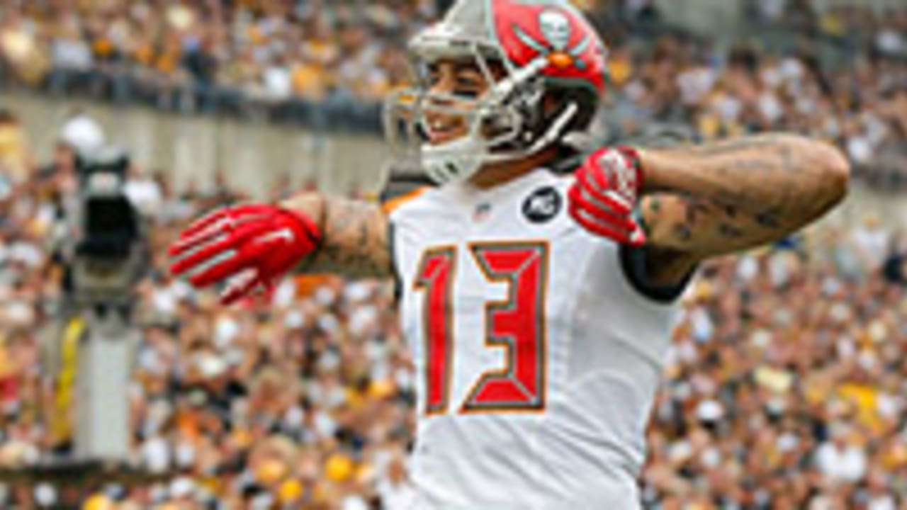 WR Mike Evans passes Randy Moss as first player in league history