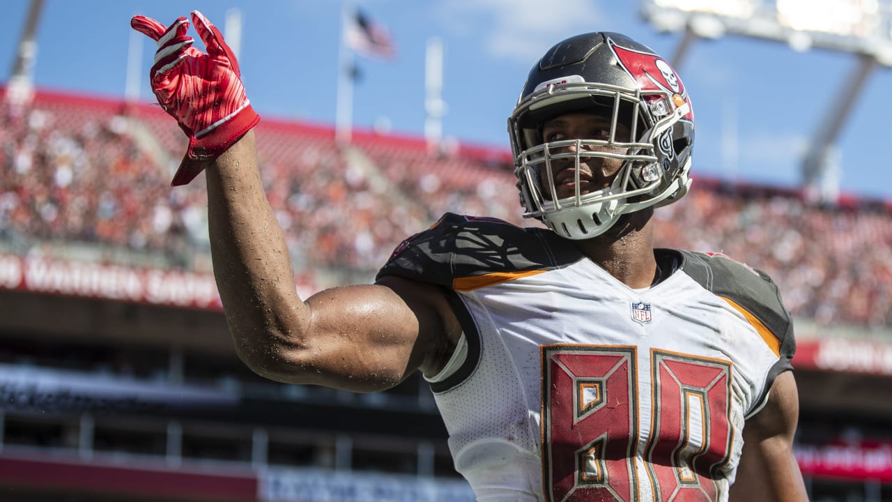 Watch: Buccaneers rookie O.J. Howard watches NFL debut through father's  eyes 