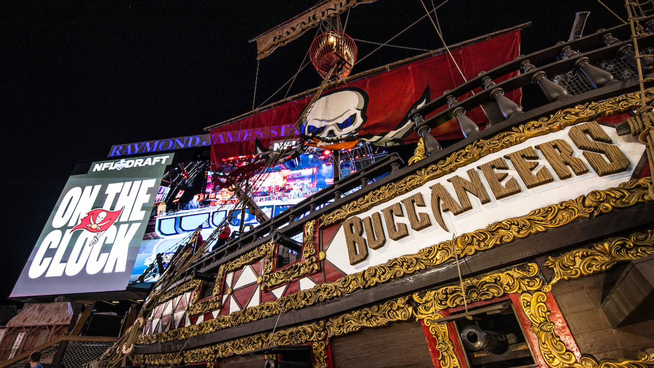 Bucs fans return to Raymond James Stadium for draft party, expect a wait