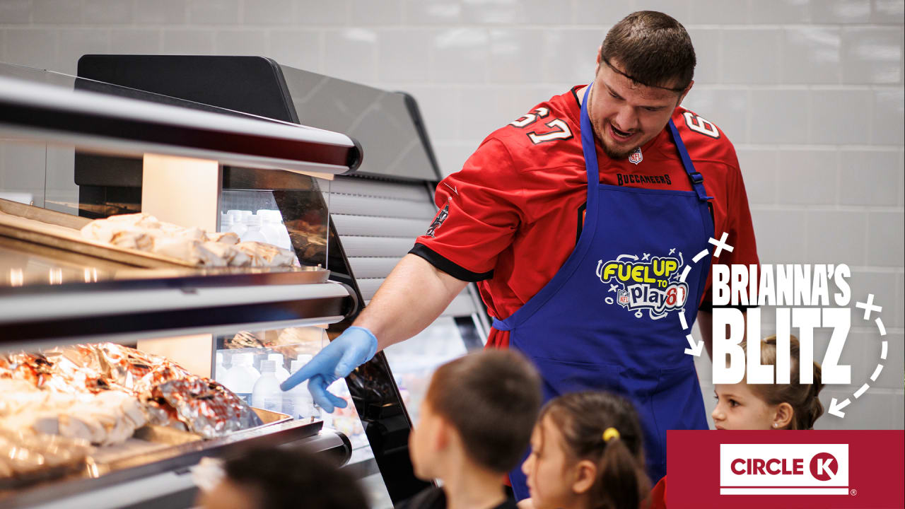 Tampa Bay Buccaneers Rookie Club Visits School with the Dairy Council
