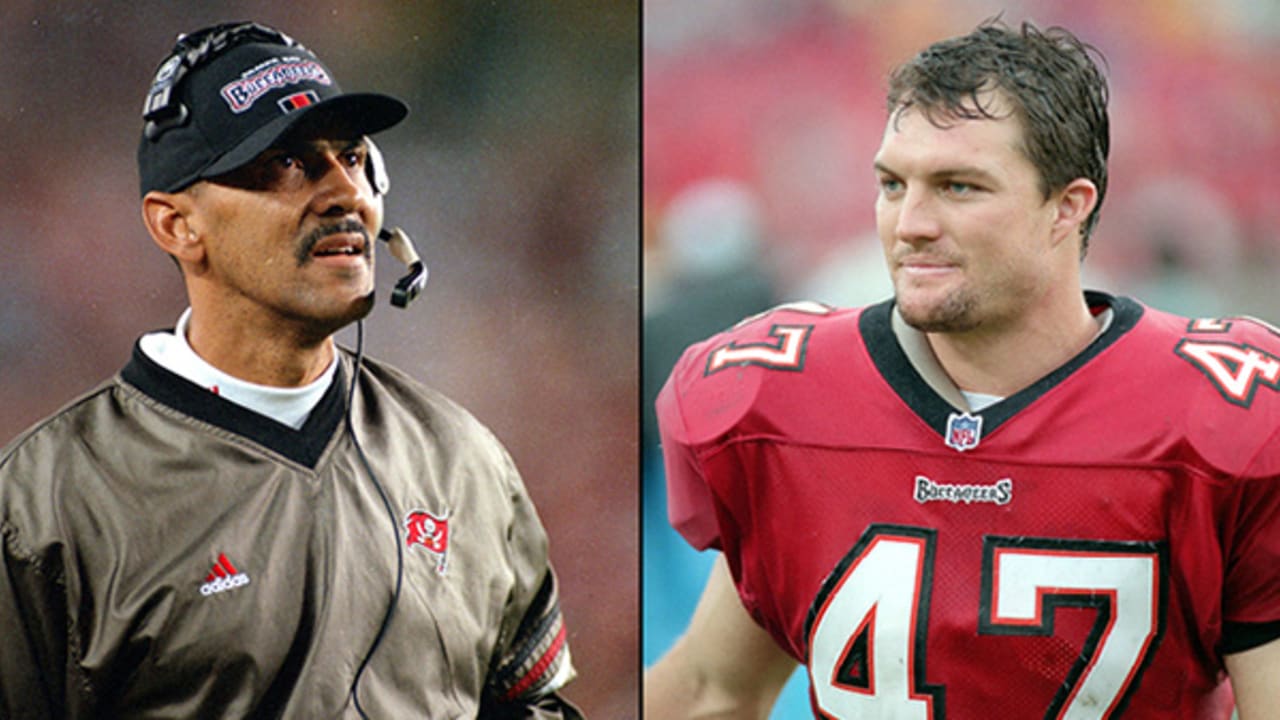 Brett Favre, Tony Dungy enter Hall of Fame