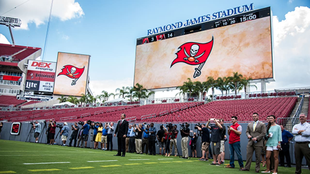 Tampa Bay Buccaneers on X: The all-new Bucs Team Store at @RJStadium is  OPEN and looks amazing! You've got to check this place out on the West side  of the stadium!  /