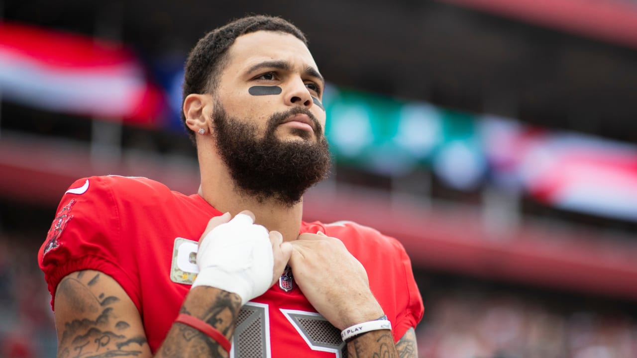 Tampa Bay WR Mike Evans wears Michael Jordan UNC jersey before big game vs.  Panthers - Tar Heel Times - 1/11/2023