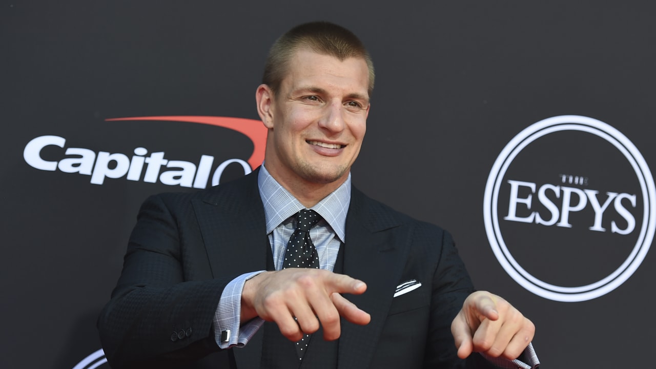 10 observations: Gronk plans to keep playing after helping Bucs to