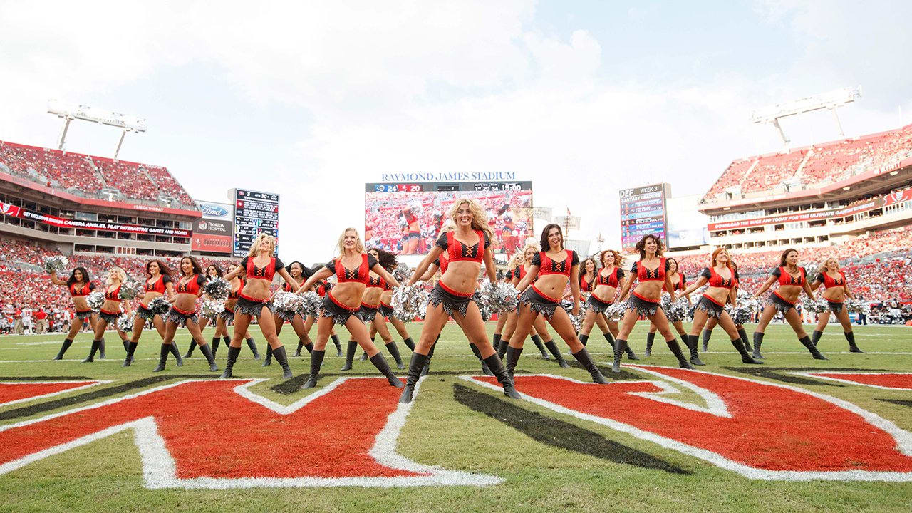 Tampa Bay Buccaneers Cheerleaders, Eagles at Buccaneers 091…