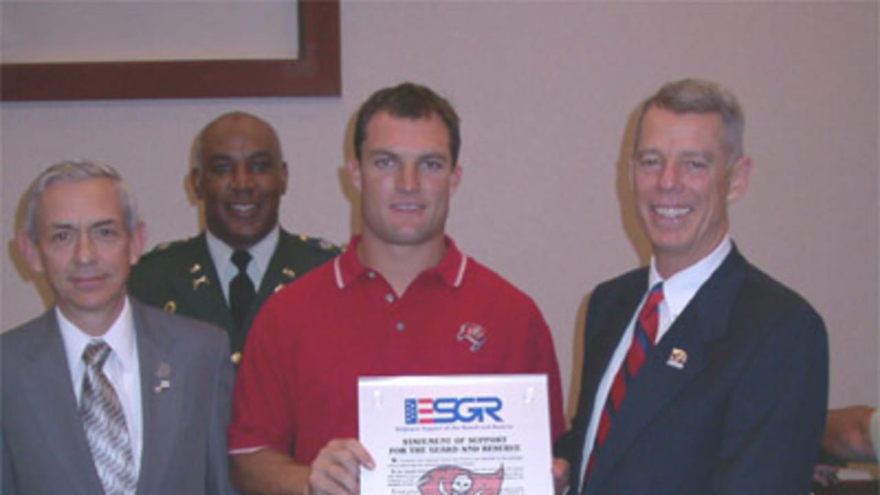 Tampa Bay Bucs salute MacDill servicemembers > Air Force Reserve