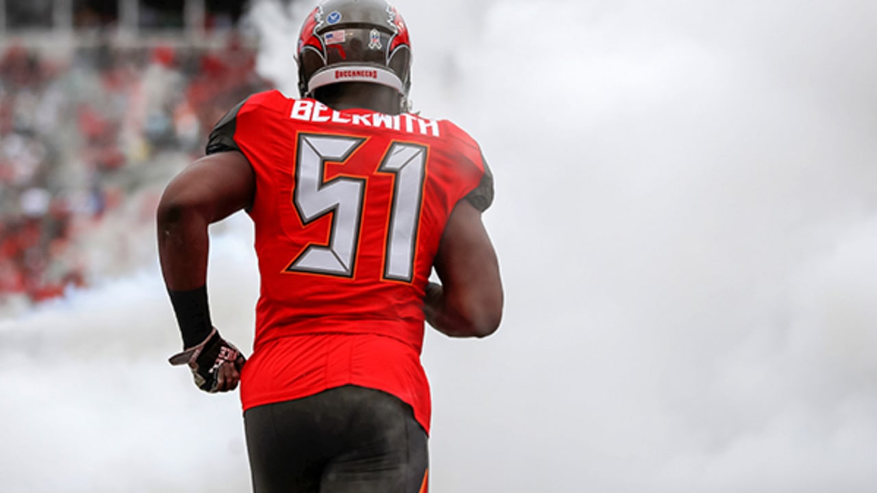 Lavonte David will take over play-calling in Kwon Alexander's absence