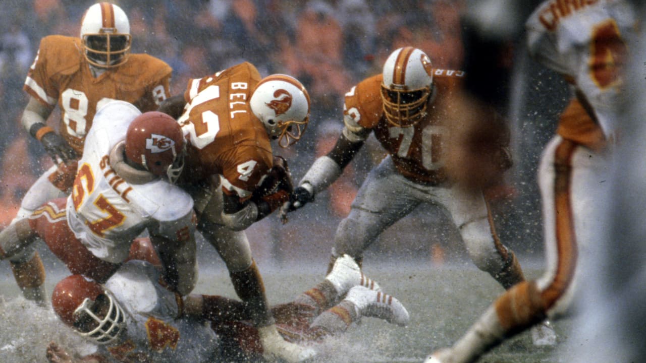 Ricky Bell (42) of the Tampa Bay Buccaneers moves the ball during first  quarter football action