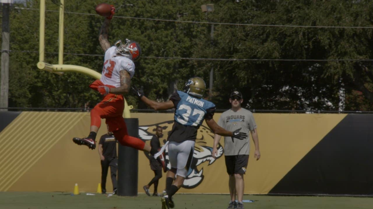 Baker Mayfield Finds Deven Thompkins for Smooth Over the Shoulder Catch