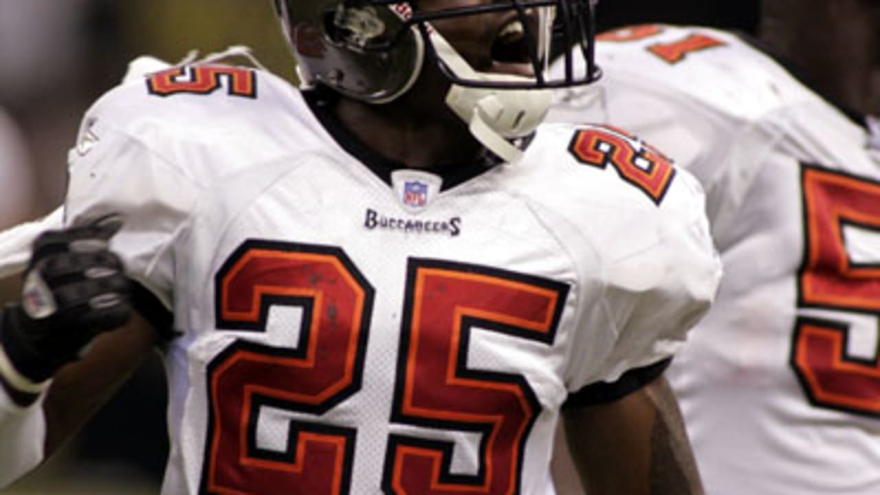 What Happened To Alge Crumpler? (Story)