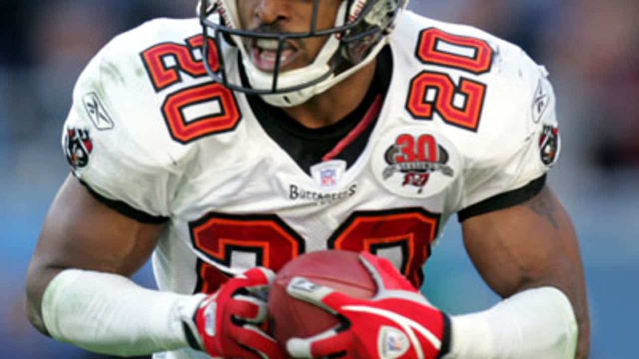 Tampa Bay Buccaneers - How awesome is this pic of Ronde Barber's