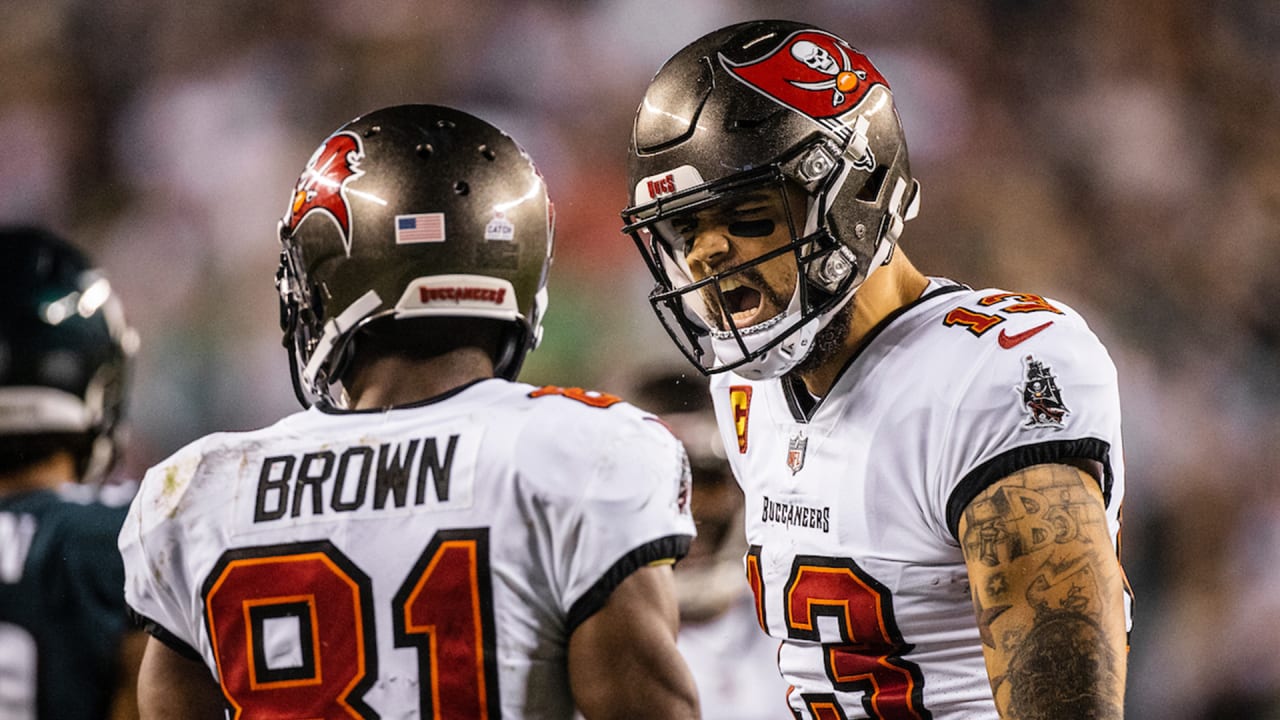 October 14, 2021: Tampa Bay Buccaneers tight end O.J. Howard (80) looks on  following his touchdown during the NFL game between the Tampa Bay Buccaneers  and the Philadelphia Eagles at Lincoln Financial