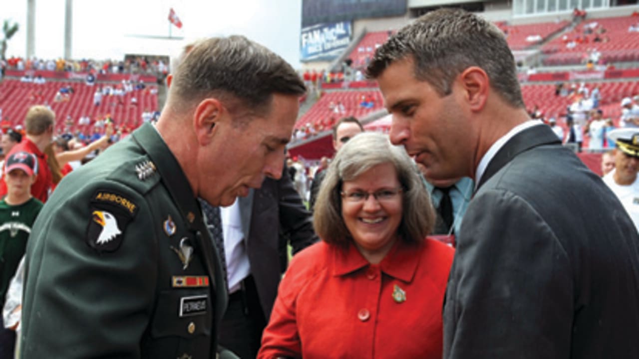 Tampa Bay Buccaneers hold pre-game practice at MacDill AFB > MacDill Air  Force Base > News