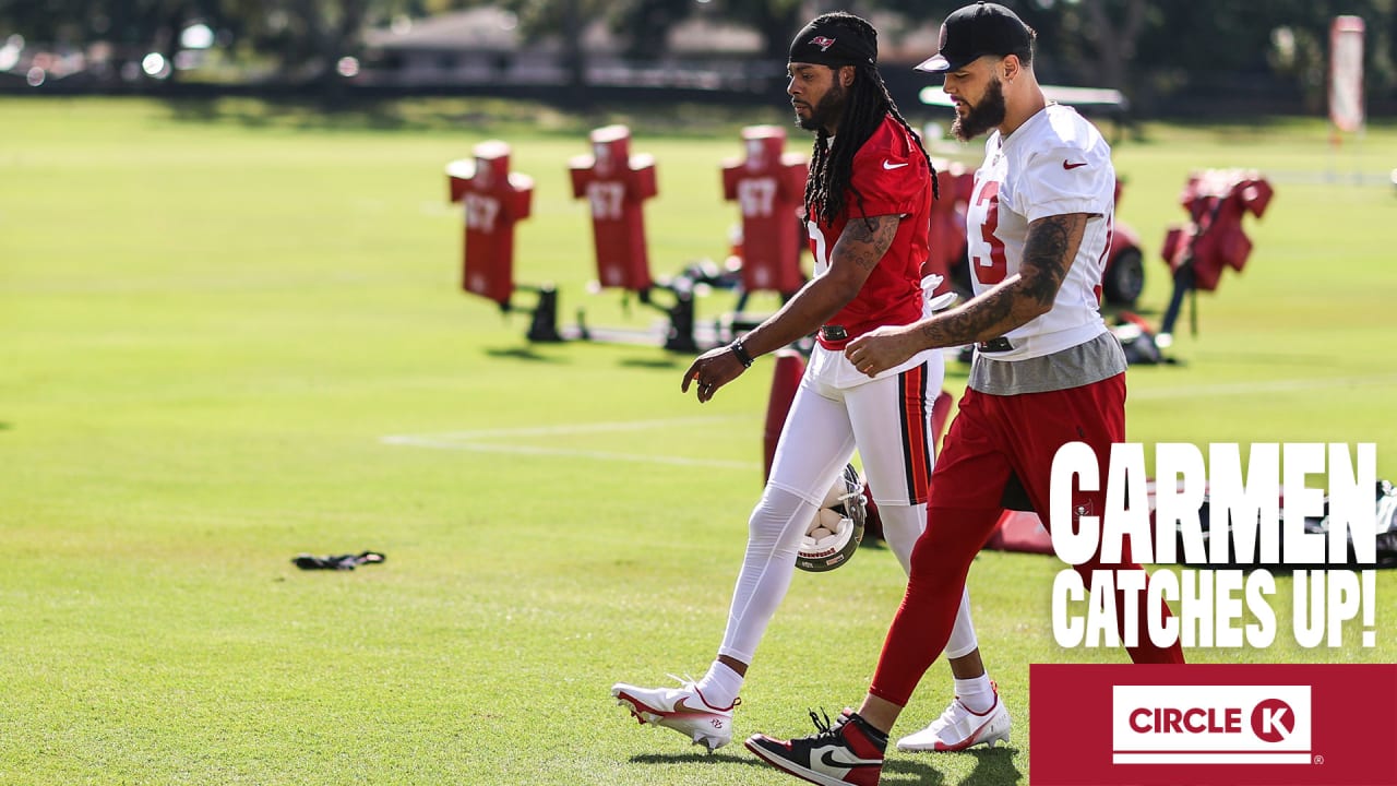 Here's Tom Brady in a Bucs jersey and it's actually good? 