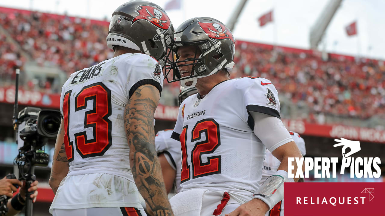 Who Do Experts Think Will Win? The Tampa Bay Bucs or New England