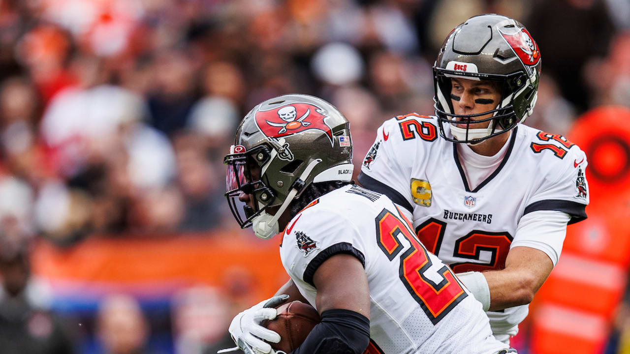 Photos: Week 12 - Buccaneers at Browns Pregame