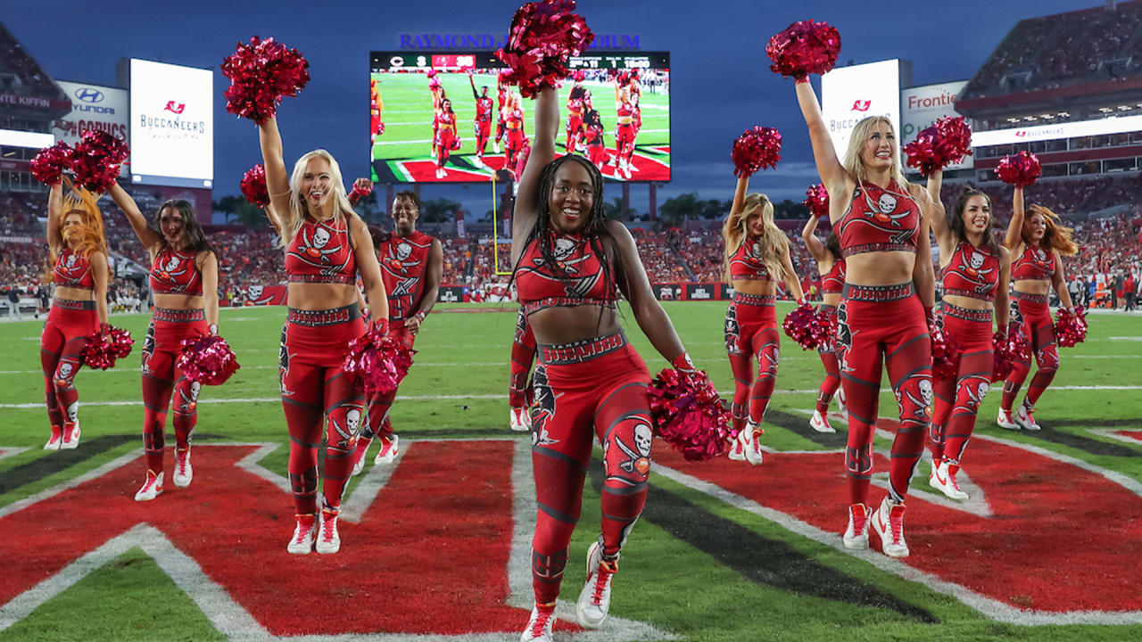 PHOTOS: Cheerleaders, Week 3 vs. Bears