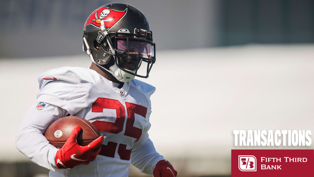 Giovani Bernard Re-Signs with Bucs