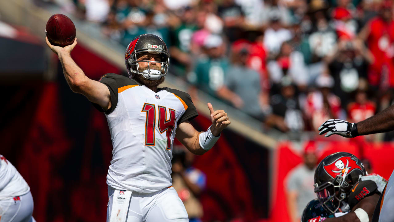 Buccaneers, Ryan Fitzpatrick still rolling in win over Eagles