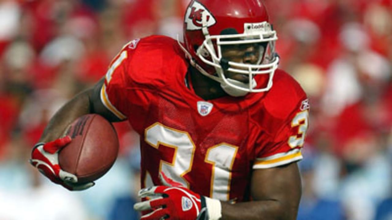 Running back Priest Holmes of the Kansas City Chiefs runs the ball up