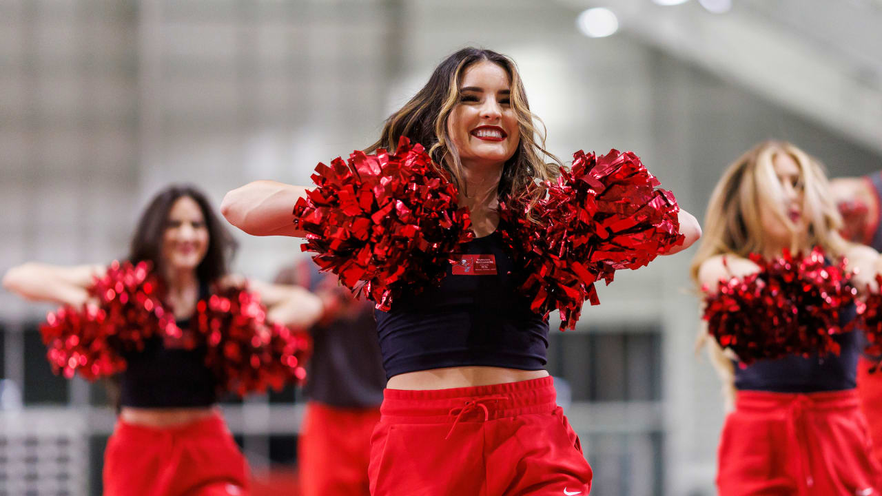 Bucs Cheerleaders Field Rehearsal