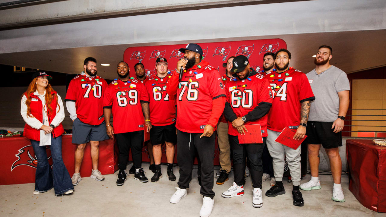 Bucs Offensive Line Lights Up Christmas Event Gallery